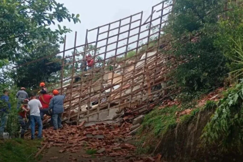 homem-desaparece-apos-barranco-desabar-sobre-casa-no-interior-de-sp