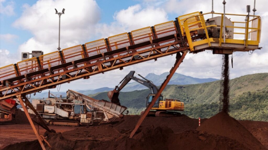 correia-de-19-km-substitui-carretas-em-transporte-de-minerio
