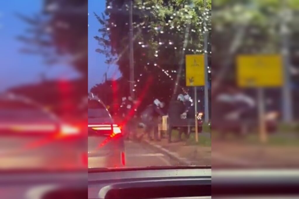 homem-fica-pelado-no-meio-da-rua-e-paralisa-transito-em-regiao-do-df.-veja-video