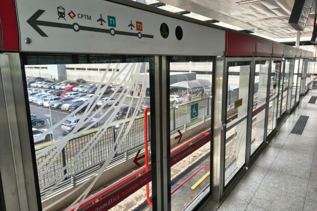 aeromovel-ate-aeroporto-de-guarulhos-causa-surpresa-entre-passageiros.-video