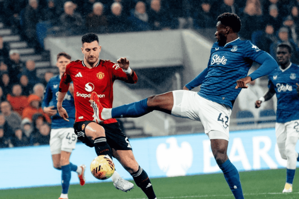 premier-league:-manchester-united-vence-everton-no-fim-da-27a-rodada