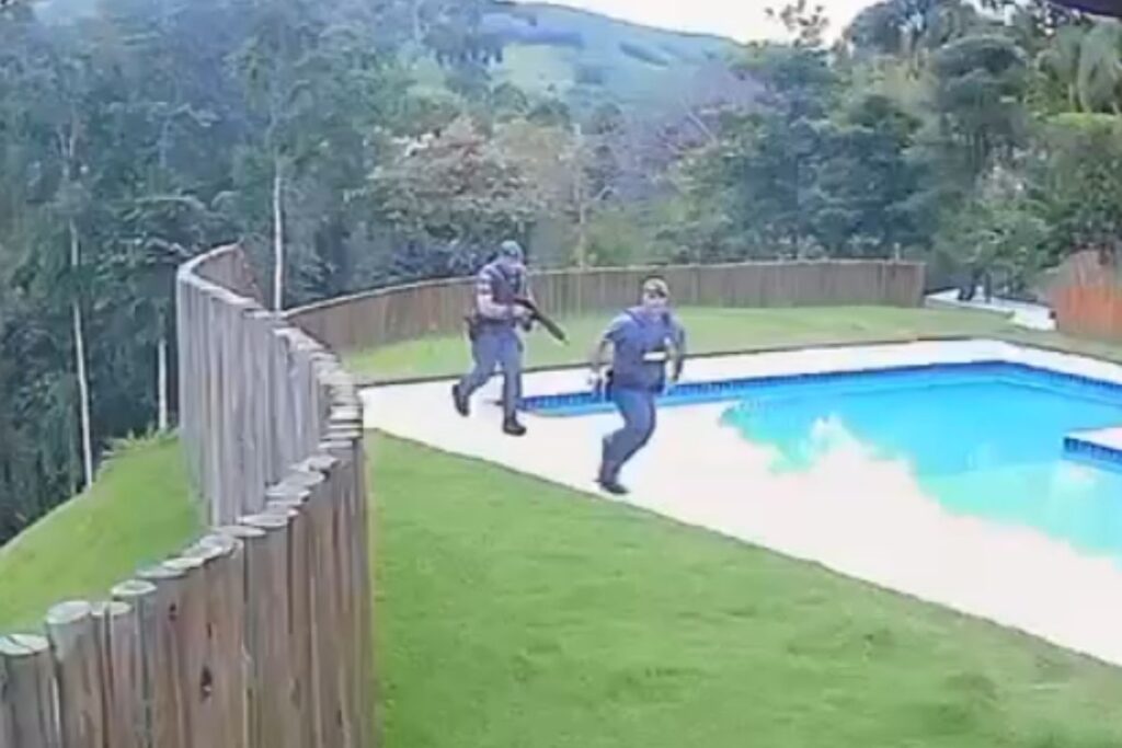 camera-flagra-troca-de-tiros-entre-pms-e-ladroes-dentro-de-condominio.-veja-video