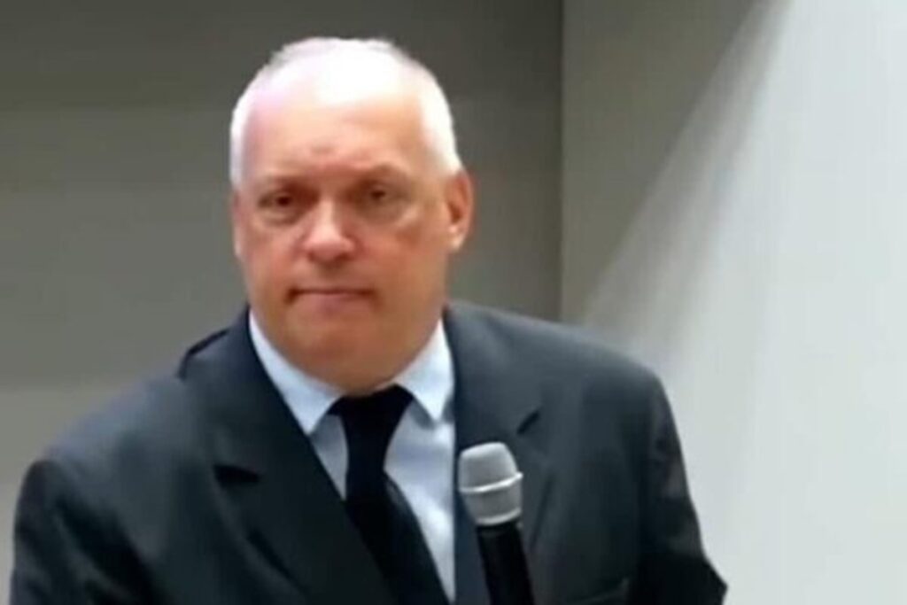 pastor-volta-a-ser-flagrado-usando-calcinha-nas-ruas-de-goiania.-video