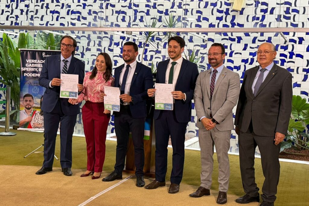 podemos-filia-ex-ministro-sanfoneiro-de-bolsonaro