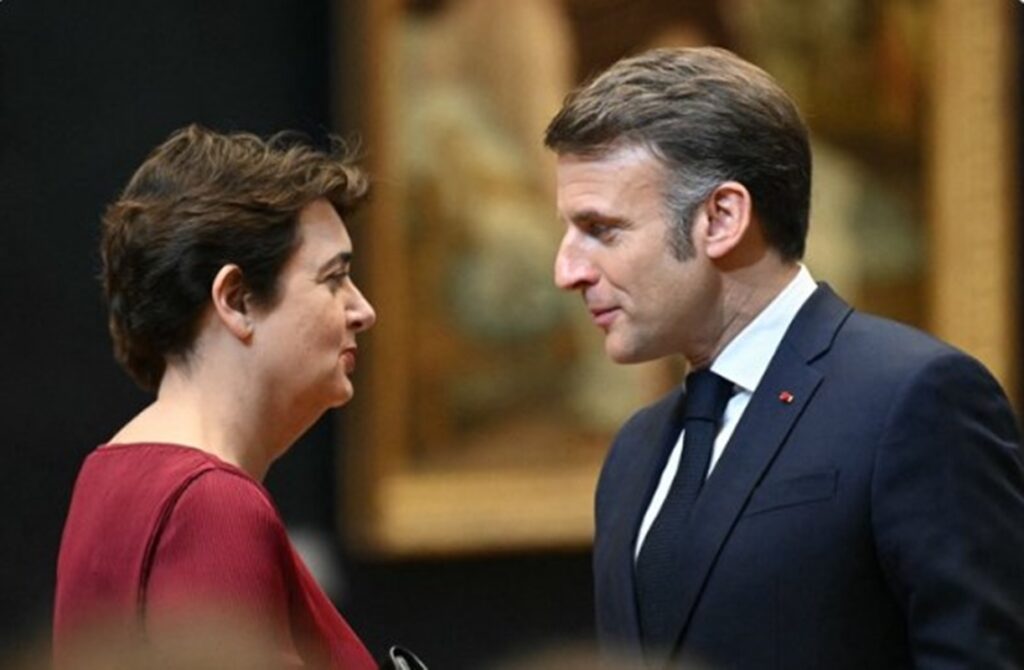 criticada-desde-roubo-espetacular,-presidente-do-louvre-pede-demissao