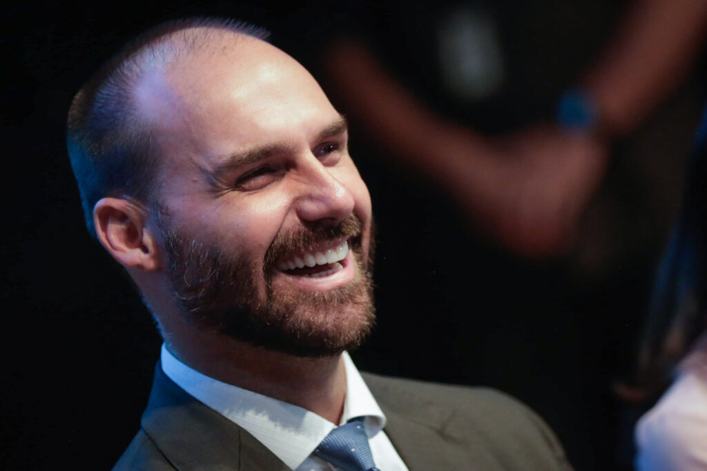 pela-anistia,-a-desfacatez-de-eduardo-bolsonaro-nao-tem-fronteiras