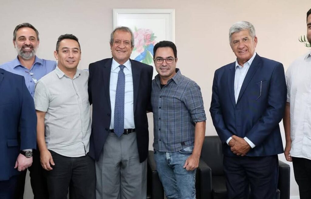 irmao-de-zeze-di-camargo-negocia-com-pl-para-ser-candidato