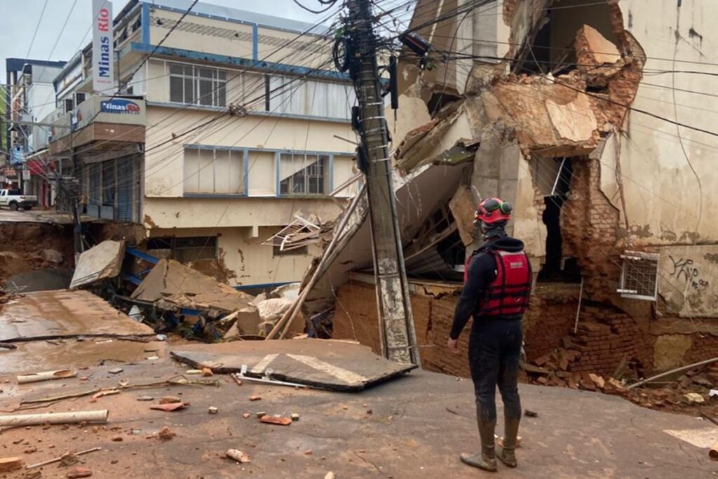 tragedia-das-chuvas-em-mg:-buscas-seguem-e-ha-36-mortos-confirmados