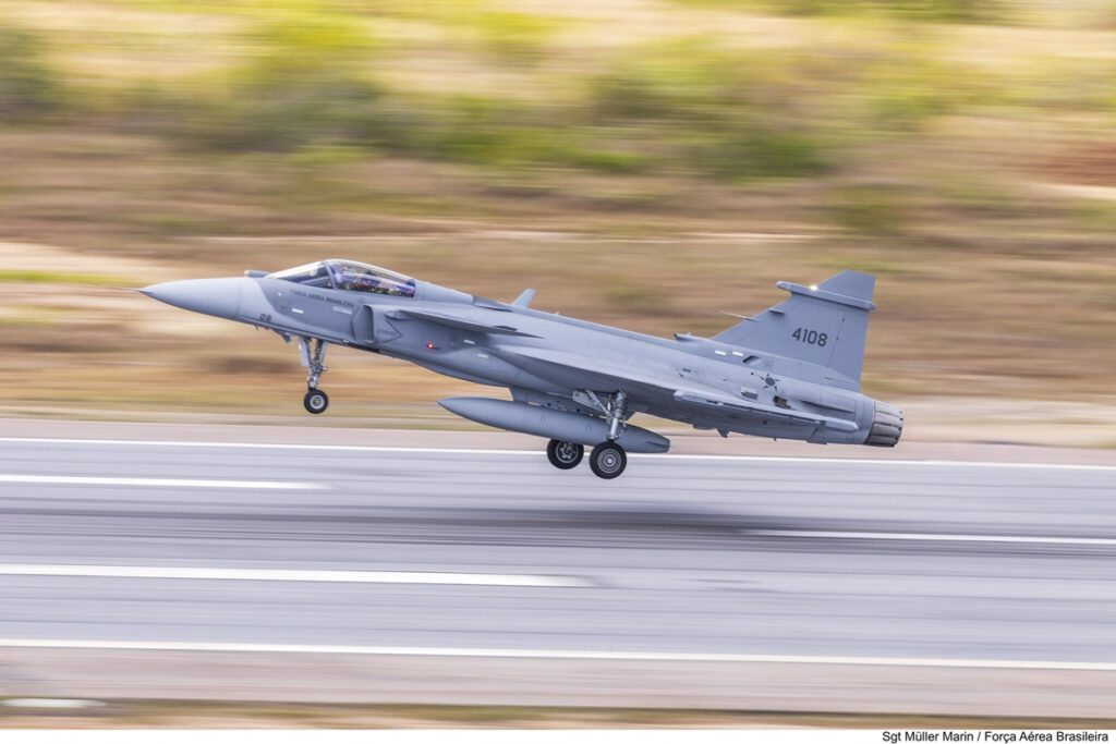 veja-como-caca-supersonico-da-fab-vai-atuar-na-defesa-aerea-de-brasilia.-veja-video