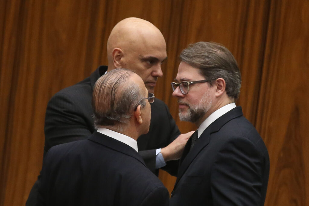 the-economist-diz-que-stf-esta-envolvido-em-um-“enorme-escandalo”