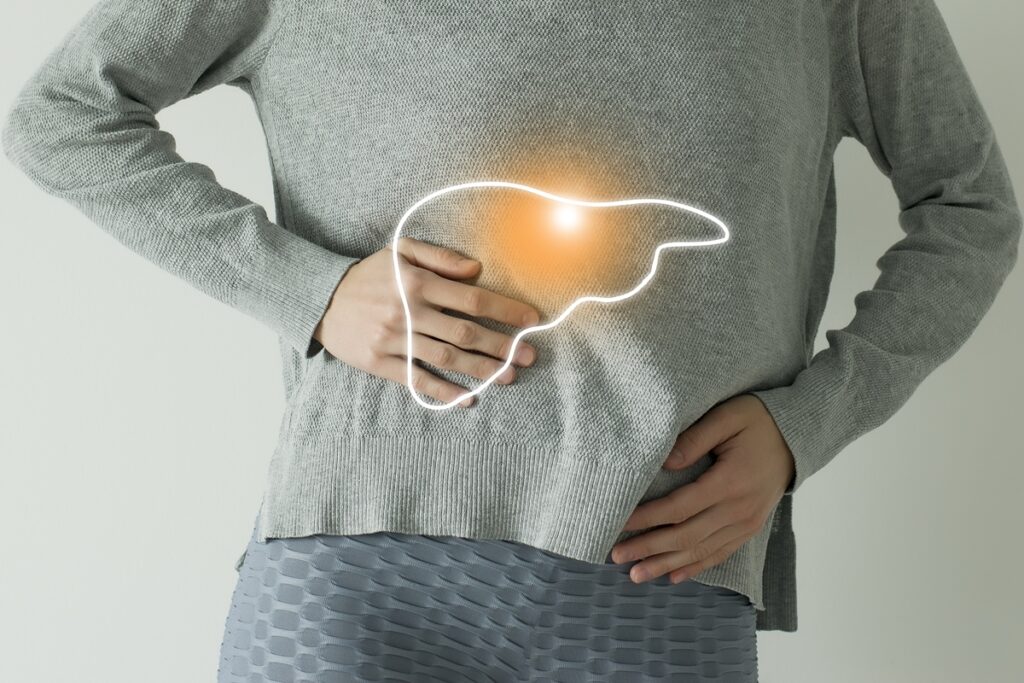 hepatologista-conta-se-bebidas-antes-de-dormir-curam-gordura-no-figado