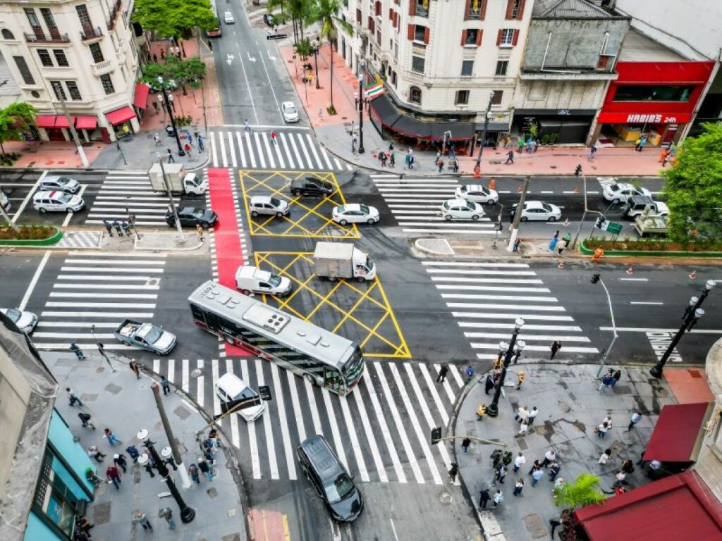 times-square-de-sp:-prefeitura-libera-paineis-de-led-no-centro