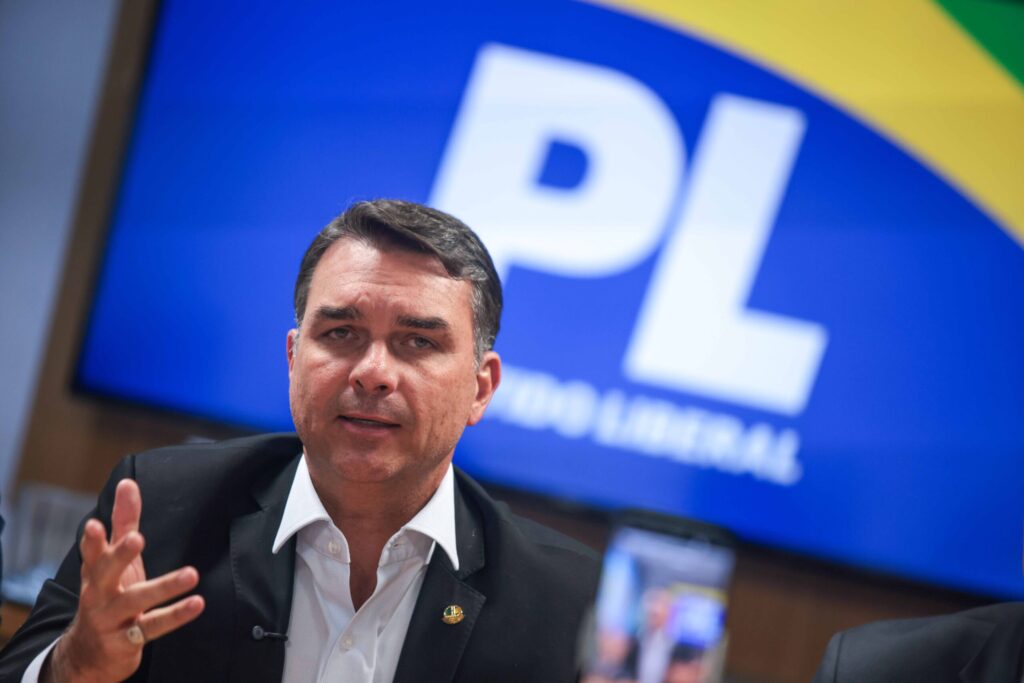 flavio-anuncia-proposta-para-acabar-com-reeleicao-para-presidente