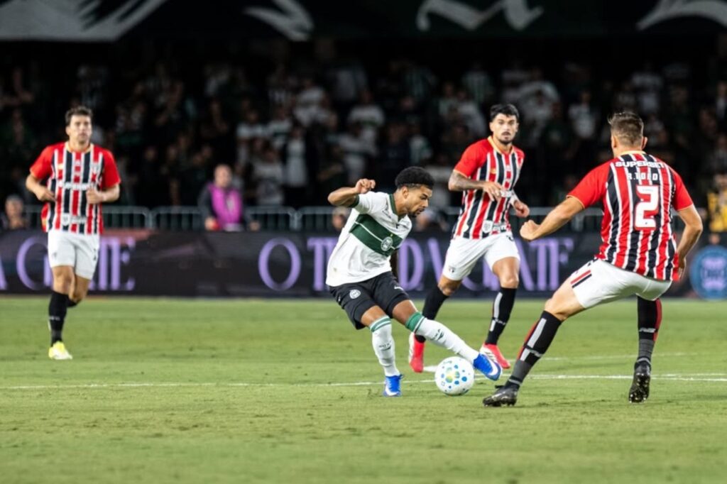 brasileirao:-fora-de-casa,-sao-paulo-vence-coritiba-e-segue-invicto