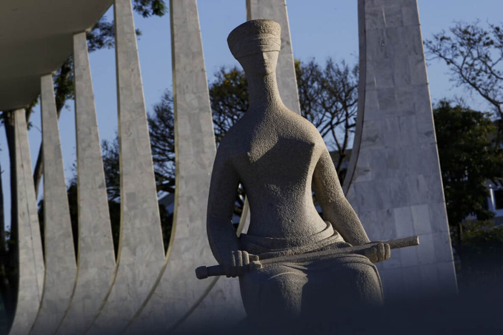 apos-ouvir-representantes-de-juizes,-stf-julga-decisoes-que-suspenderam-penduricalhos-de-servidores