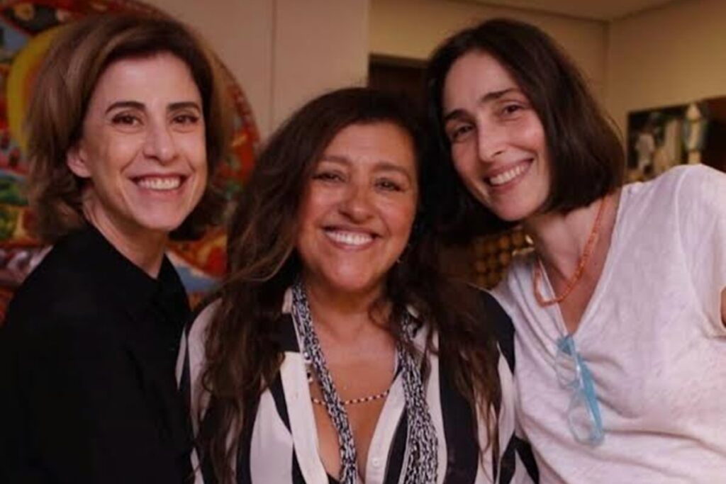 regina-case-celebra-aniversario-com-amigos-ilustres-no-rio.-veja-fotos