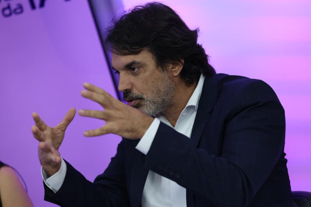 “e-mito-que-a-regulacao-da-ia-inibe-investimento”,-afirma-especialista