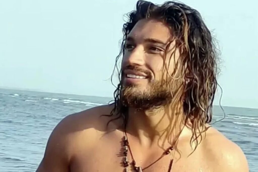 “brad-pitt-do-ira”-morre-aos-30-anos-apos-ter-sido-baleado-no-olho