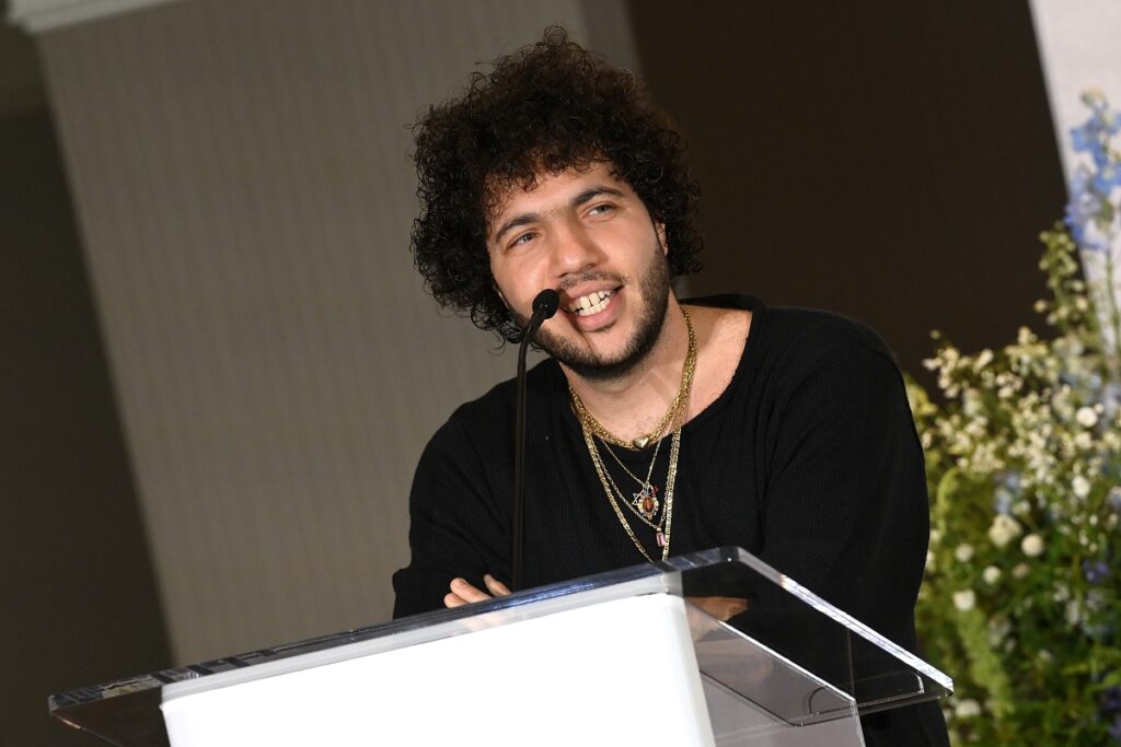 benny-blanco-e-detonado-apos-falar-de-hitler-e-soltar-pum-em-podcast