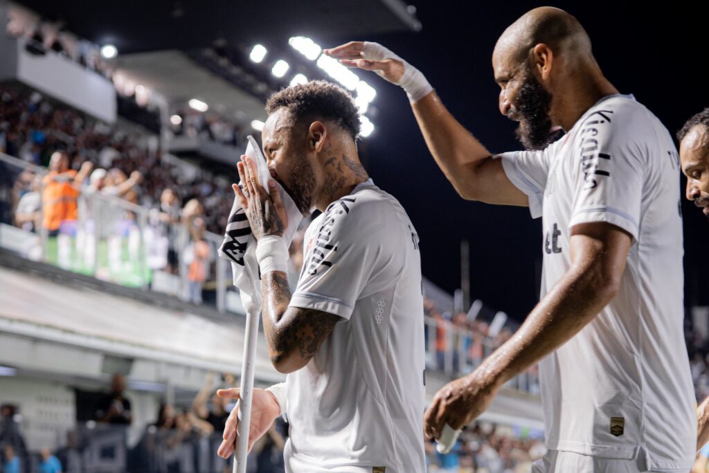 neymar-dedica-gol-a-vini-jr-apos-caso-de-racismo-na-champions.-confira-video