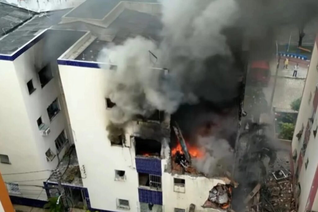 explosao-de-gas-causa-incendio-em-salvador;-3-bombeiros-ficam-feridos