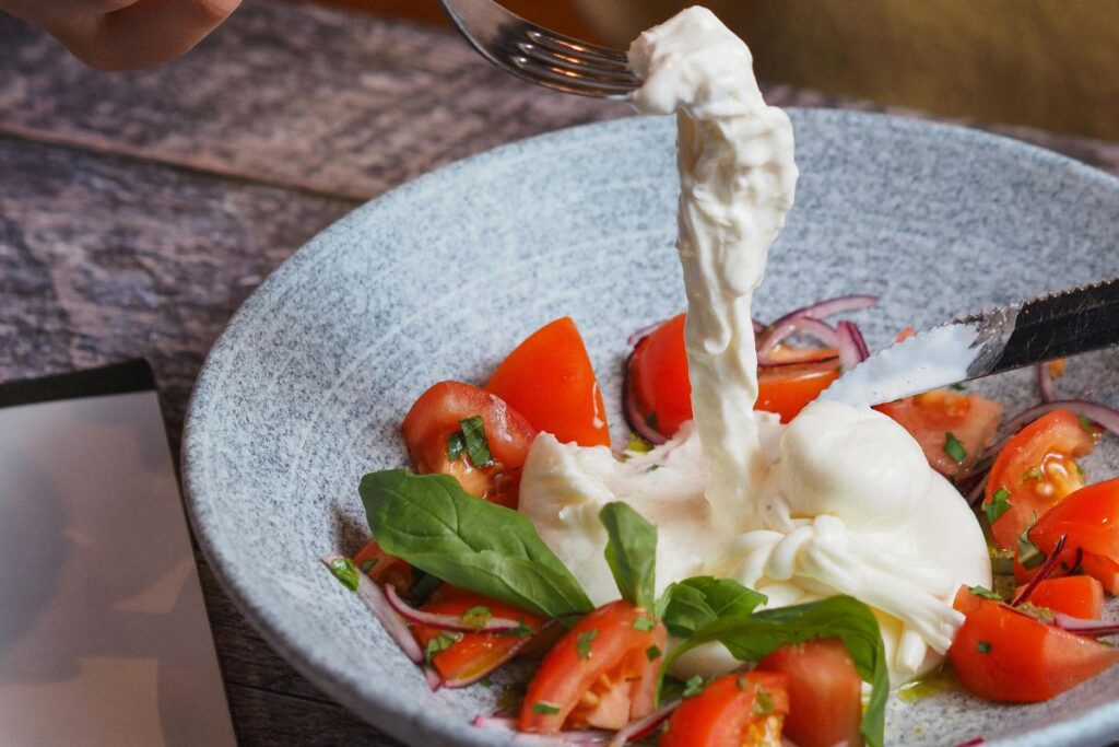 descubra-a-diferenca-entre-mucarela,-burrata-e-stracciatella