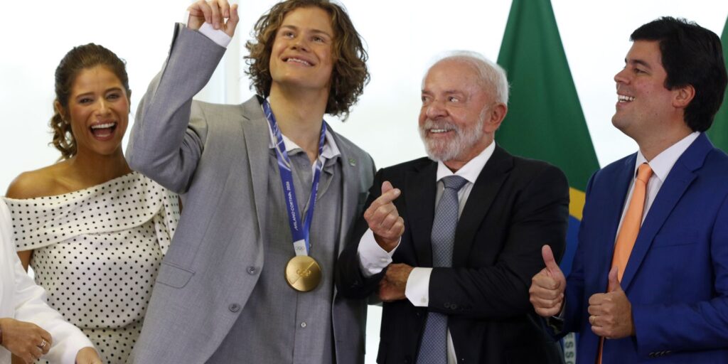Lula recebe Lucas Pinheiro, medalha de ouro nos Jogos de Inverno lula-recebe-lucas-pinheiro,-medalha-de-ouro-nos-jogos-de-inverno