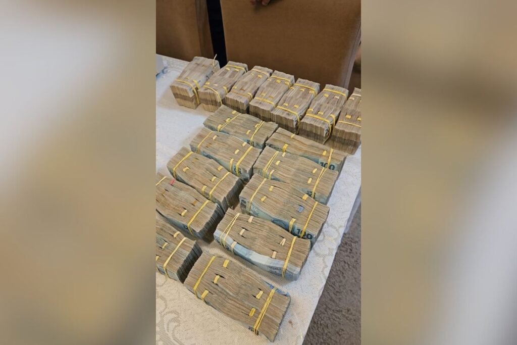 empresario-reivindica-mala-com-r$-1-milhao-apreendida-com-pm-preso
