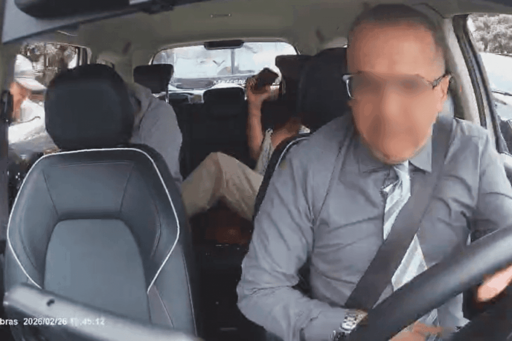 jovem-quebra-vidro-de-carro-e-tenta-roubar-celular-em-avenida-de-sp.-video