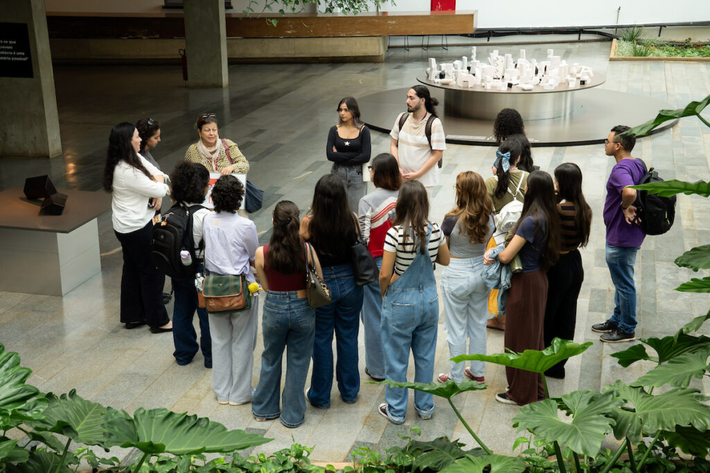 sergio-camargo:-exposicao-conquista-estudantes-de-arquitetura-do-iesb.-veja-video