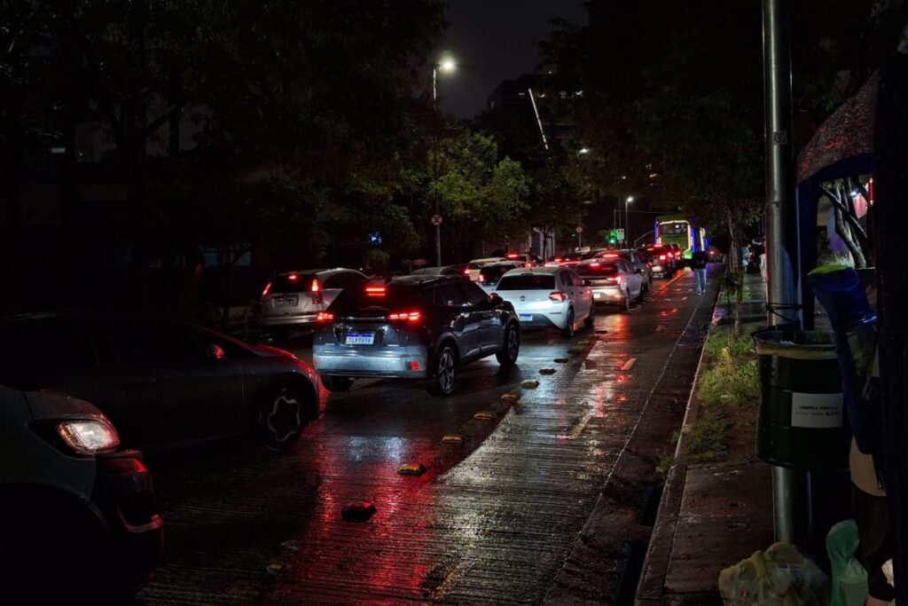 com-chuva,-sp-registra-3o-dia-de-congestionamento-acima-de-1.100-km