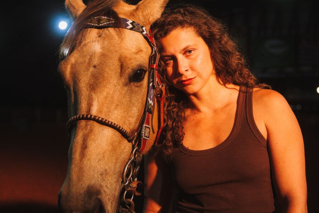 paulista-dos-bastidores-de-bridgerton-estrela-curta-gravado-em-sp