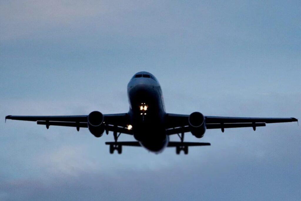 companhias-aereas-cancelam-voos-apos-ataques-de-eua-e-israel-ao-ira