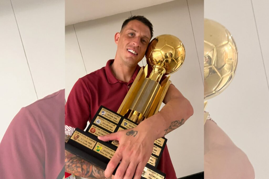 lanus-provoca-paqueta-e-flamengo-em-post-com-a-taca-da-recopa