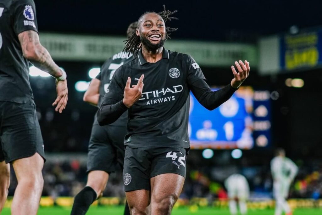 premier-league:-city-vence-leeds-e-diminui-distancia-da-lideranca