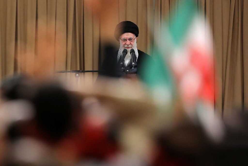 ira-confirma-a-morte-de-ali-khamenei-apos-ataques.-veja-video