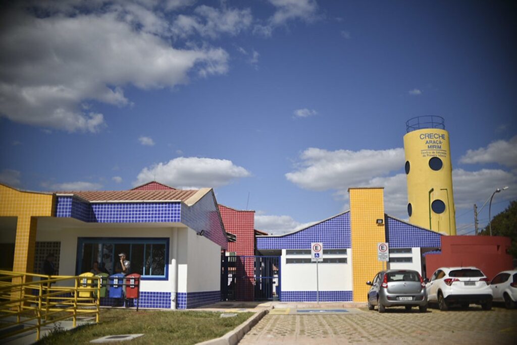 “pode-morrer-de-chorar”:-mae-flagra-maus-tratos-em-creche-ao-usar-gravador