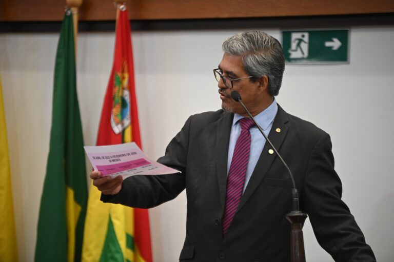 Prestes a completar 50 meses da alteração da tabela da Educação por Gladson Camelí, Edvaldo Magalhães mostra prejuízos acumulados no período: ‘tristeza e revolta’