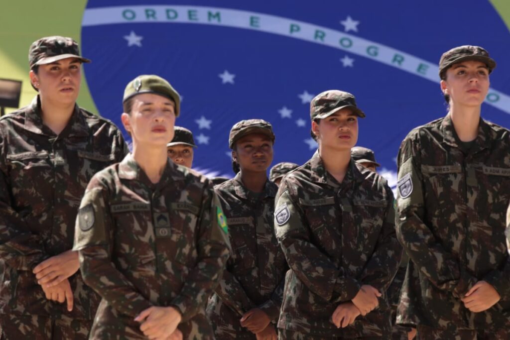 forcas-armadas-recebem-quase-1,5-mil-mulheres-para-o-servico-militar