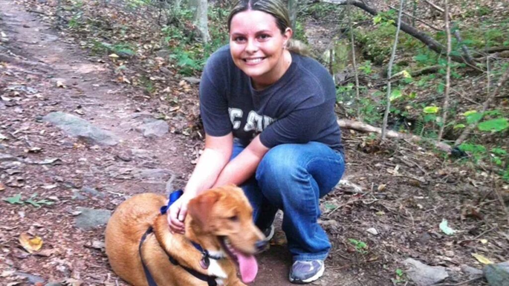 gracas-ao-seu-cachorro,-mulher-descobre-cancer-de-mama-agressivo