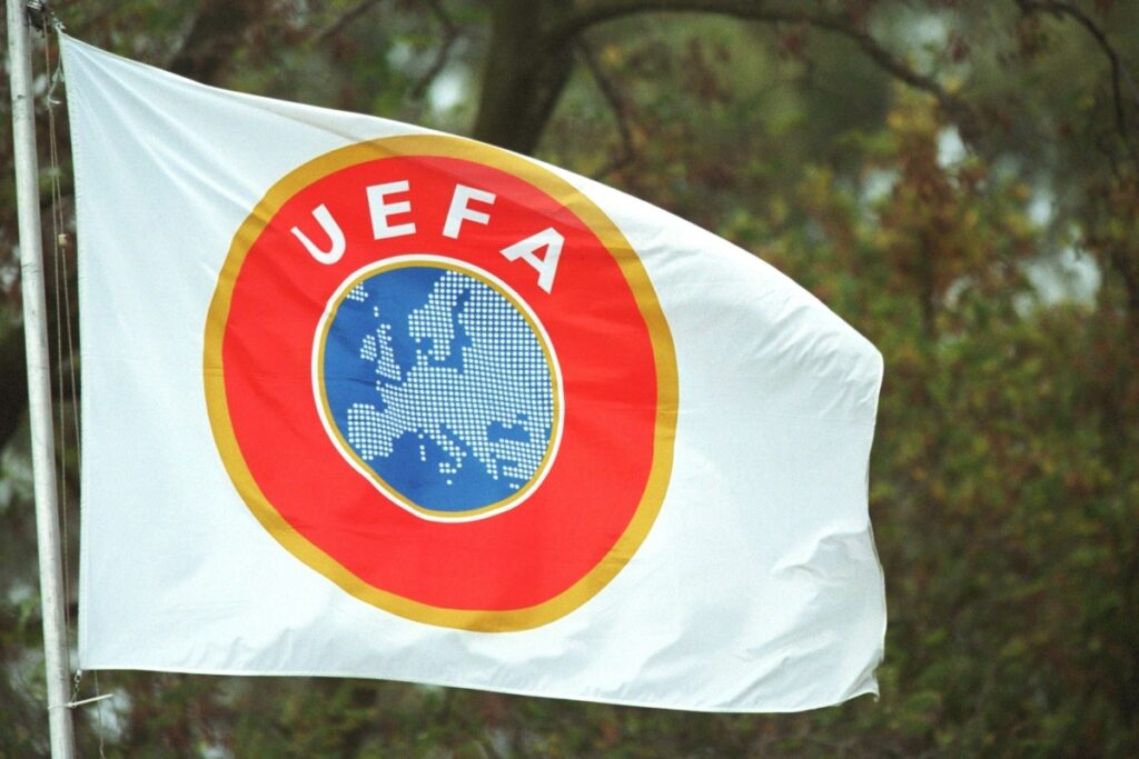 tottenham-e-punido-apos-torcedores-fazerem-saudacoes-nazistas;-confira