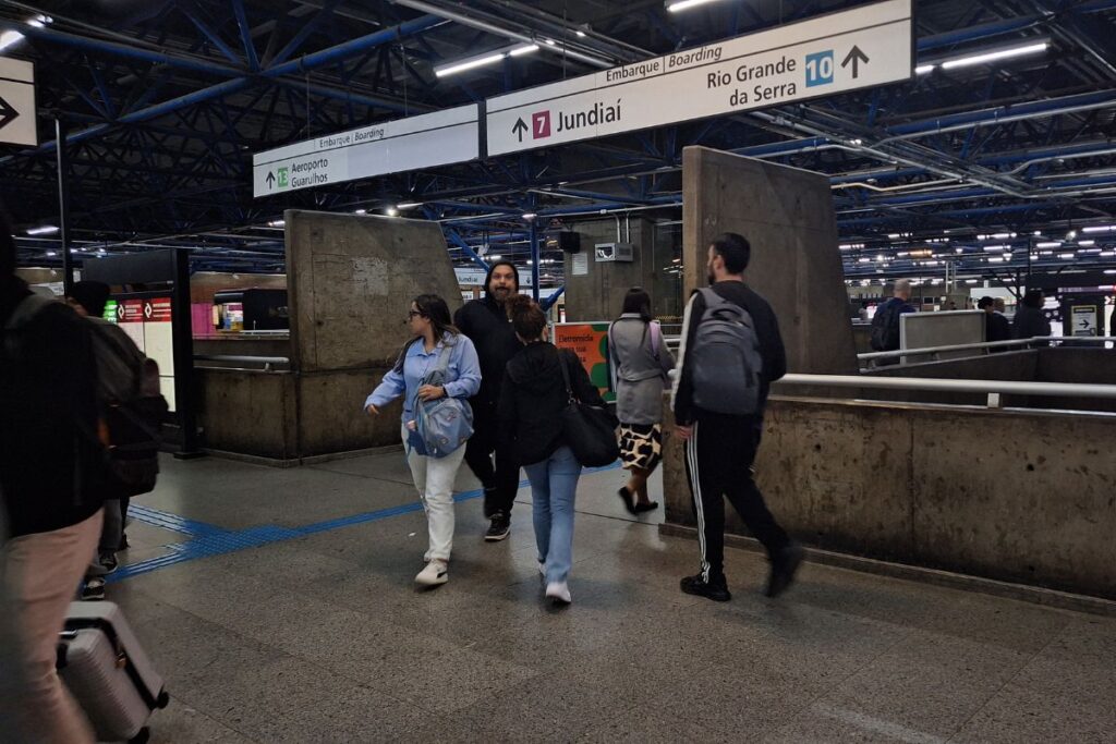 falha-afeta-circulacao-de-trens-da-linha-7-rubi-e-causa-atrasos