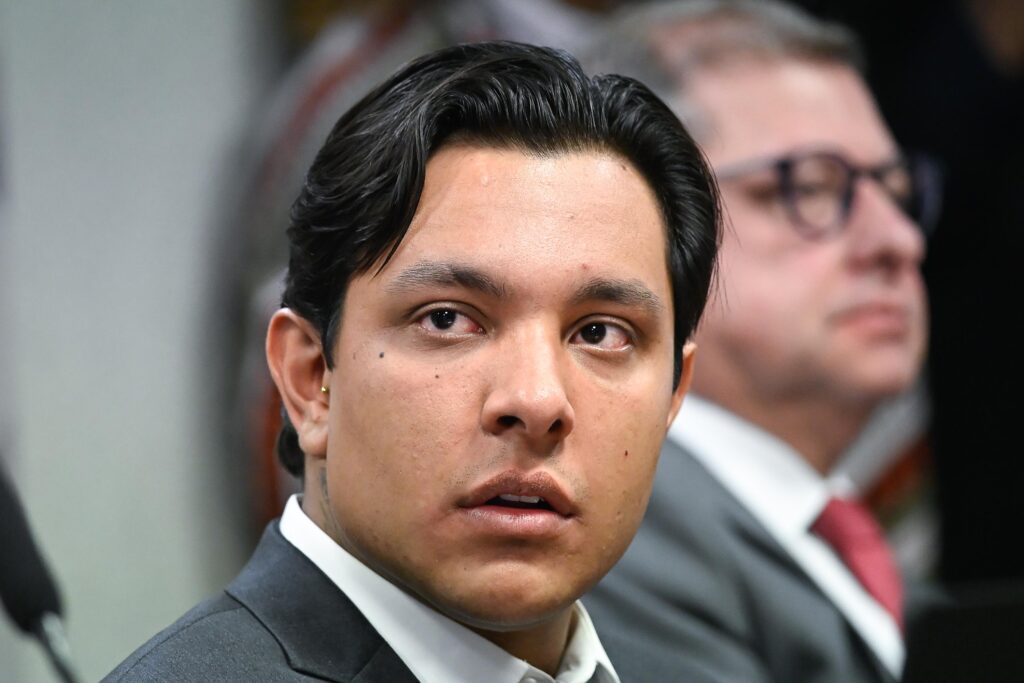 inss:-suspeito-de-fraudar-biometria-de-aposentados-dribla-investigacao-usando-iphone