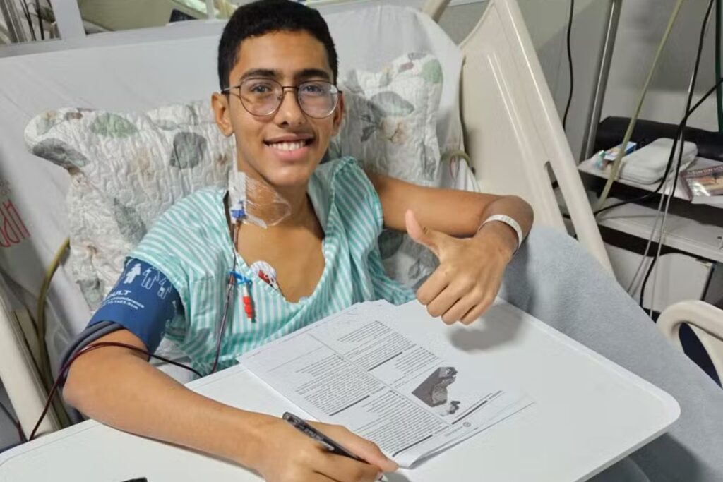 jovem-com-doenca-rara-faz-enem-em-hospital-e-passa-em-3-universidades