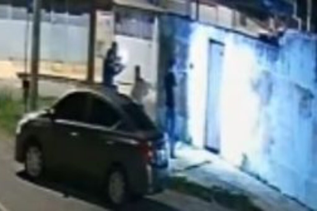 camera-de-seguranca-mostra-cac-atirando-em-policiais-no-df