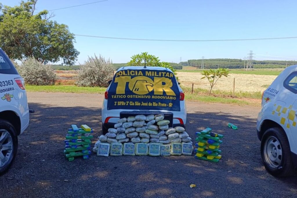 compra-do-mes?-casal-e-preso-com-drogas-em-estacionamento-de-mercado