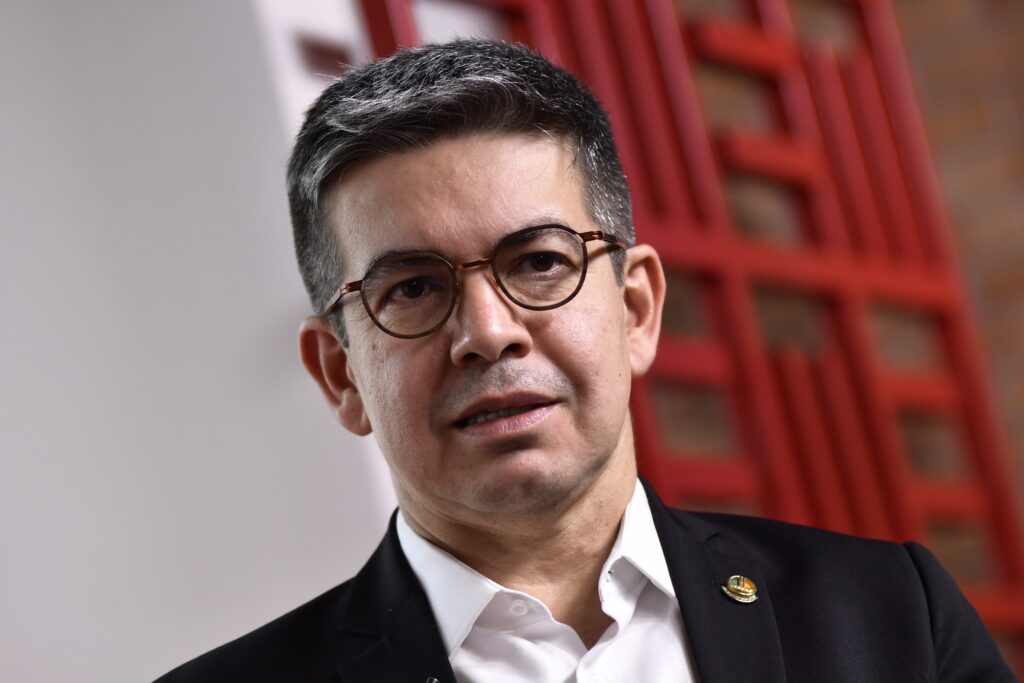 “nos-curvamos”,-diz-randolfe-apos-alcolumbre-manter-quebra-de-sigilo