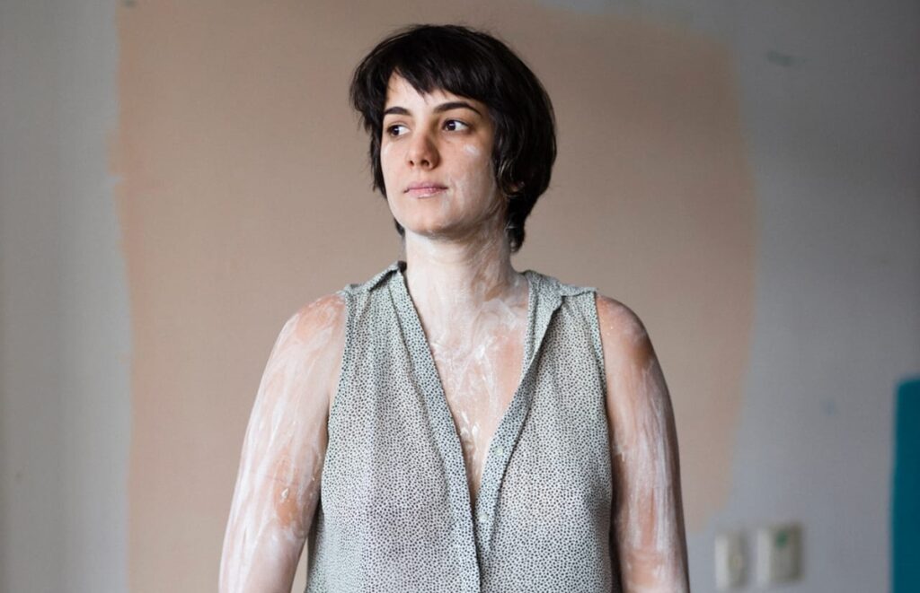 conheca-raquel-nava,-artista-da-exposicao-constelacoes-contemporaneas