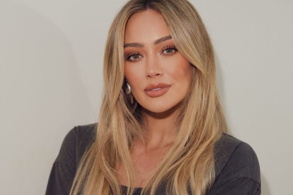 hilary-duff-sobre-nao-ter-ido-a-escola:-“tem-chatgpt-para-isso”