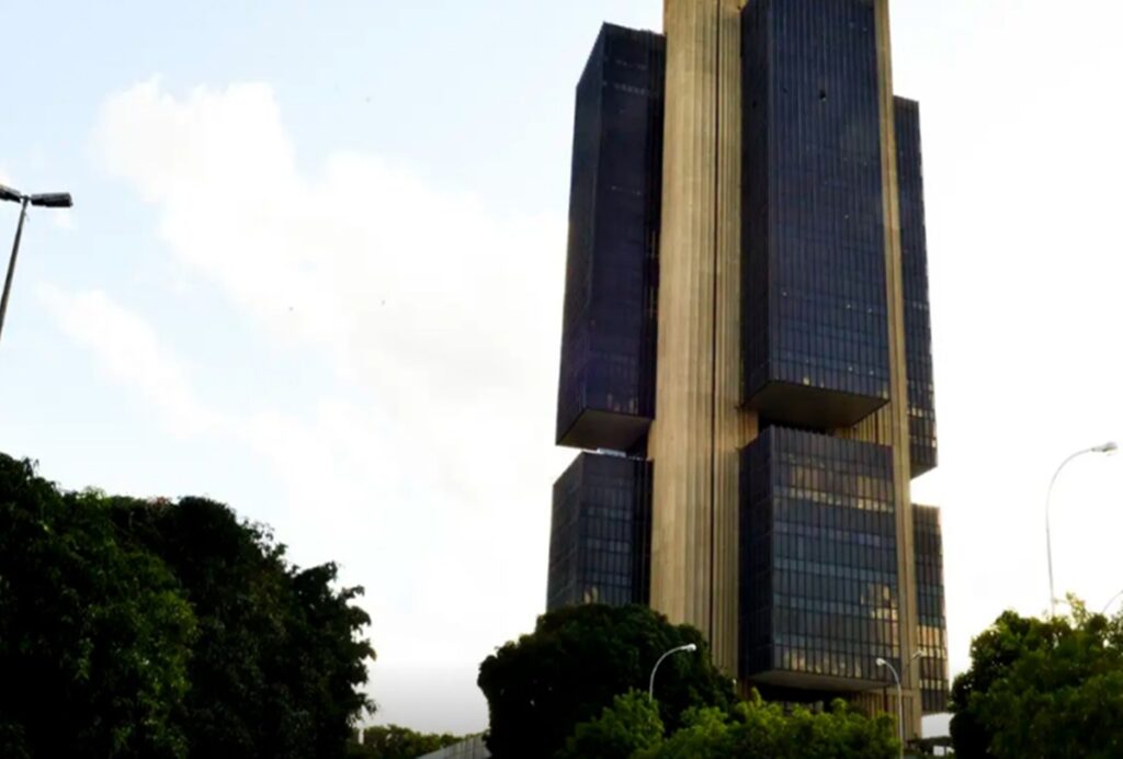 servidores-do-bc-que-atuavam-para-vorcaro-ganham-mais-de-r$-40-mil